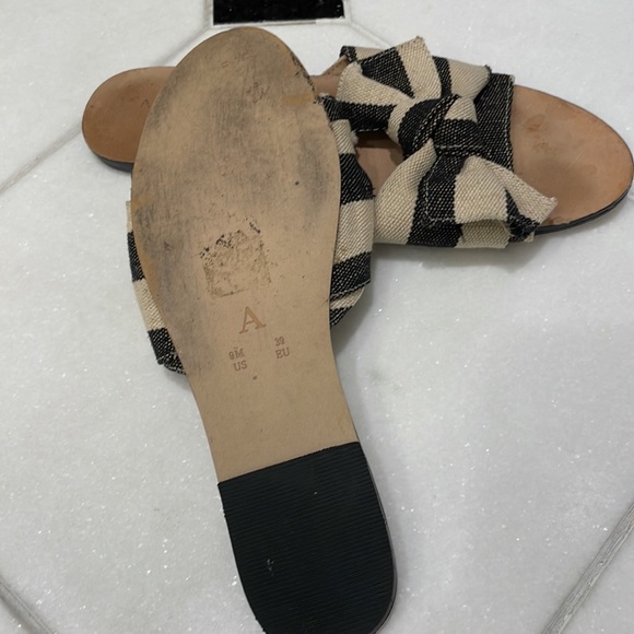 ANTHROPOLOGIE Striped flat sandals-SUPER CHIC and very easy style! - Picture 2 of 5